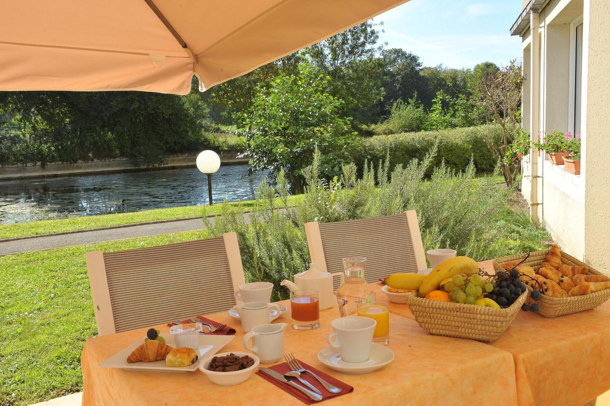Logis Hotel Le Relais Du Moulin Valençay Εξωτερικό φωτογραφία