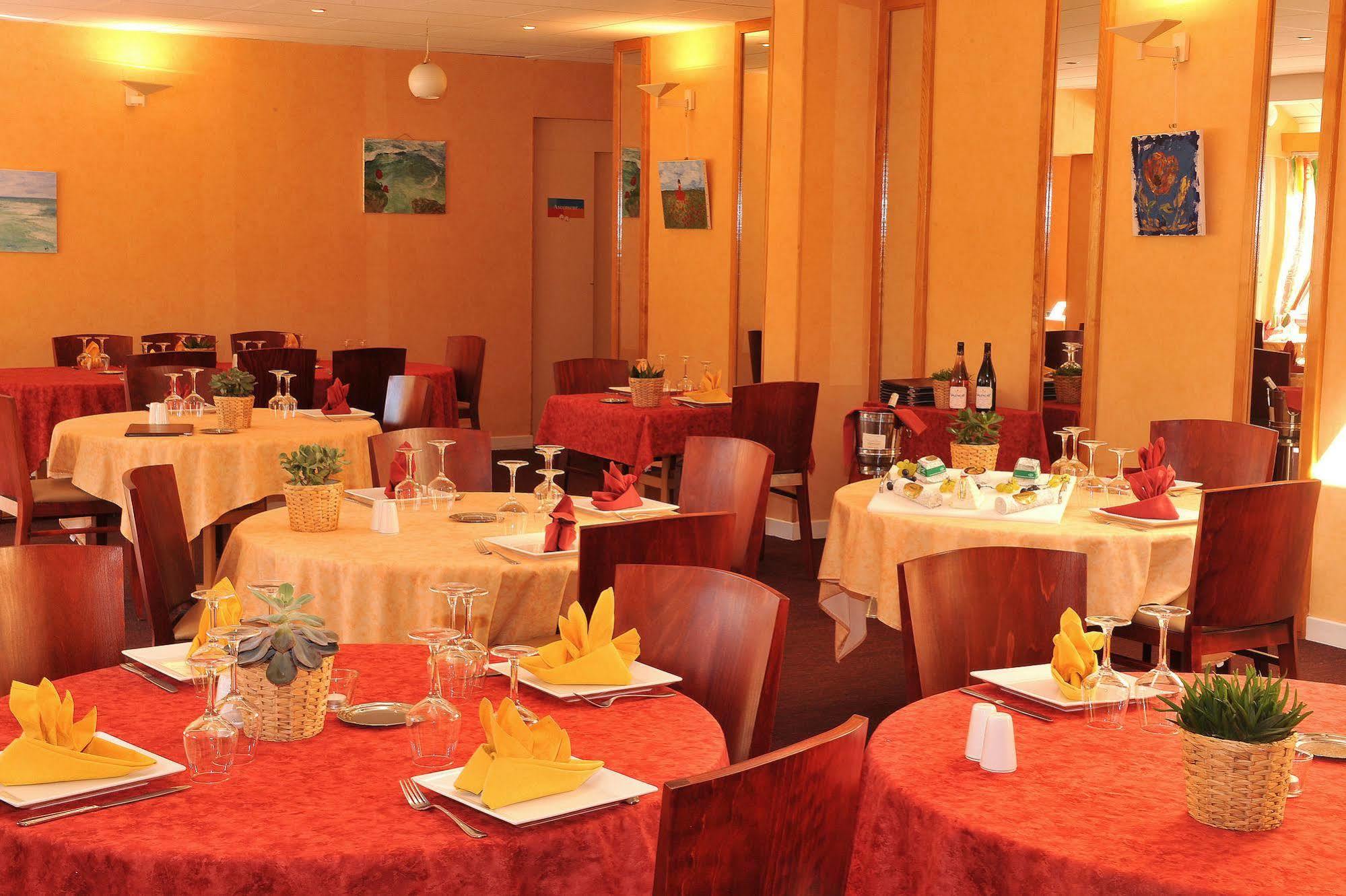 Logis Hotel Le Relais Du Moulin Valençay Εξωτερικό φωτογραφία